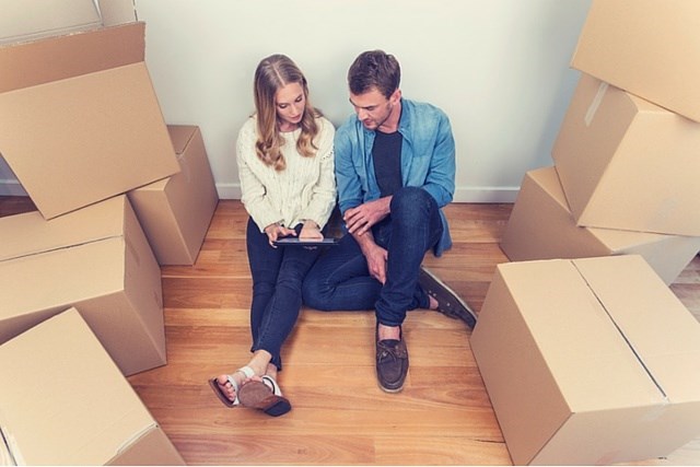 young-couple-with-packing-boxes.jpg