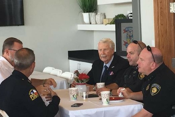 first responders eating breakfast at Canyon Falls community