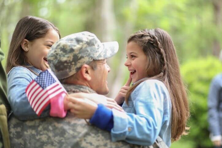 Family Welcomes Home USA Army Soldier